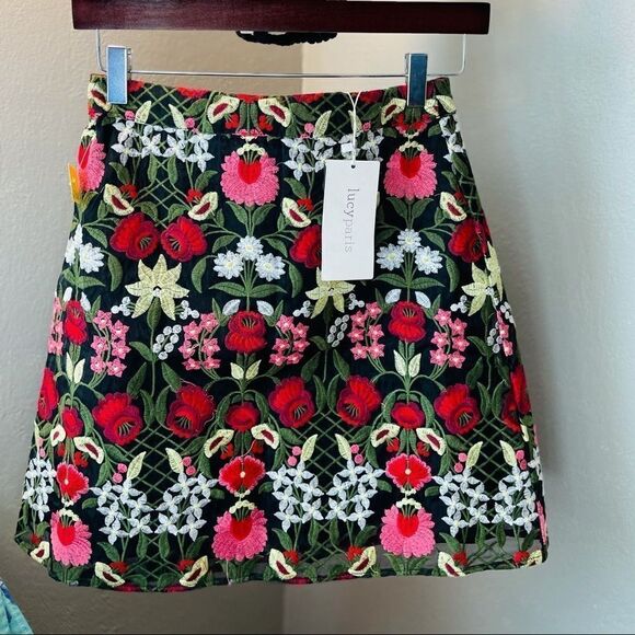 Lucy Paris Embroidered Skirt Floral Spring Black Red XS - Picture 1 of 2